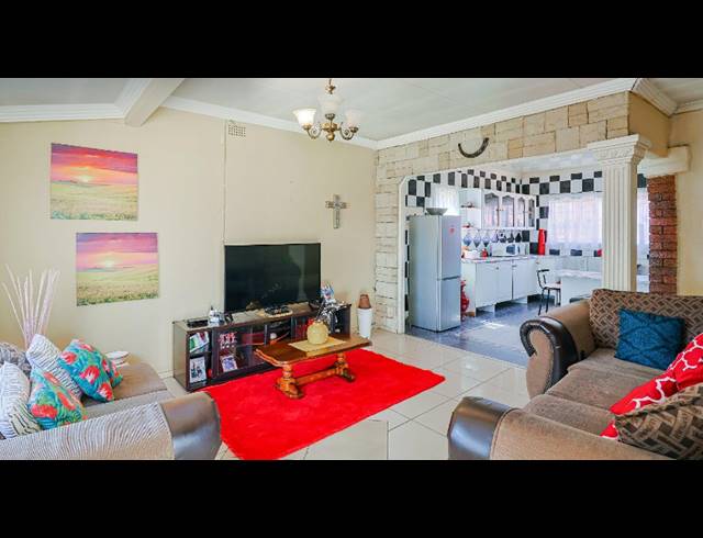 3 BEDROOM FREEHOLD FOR SALE IN ELDORADO PARK